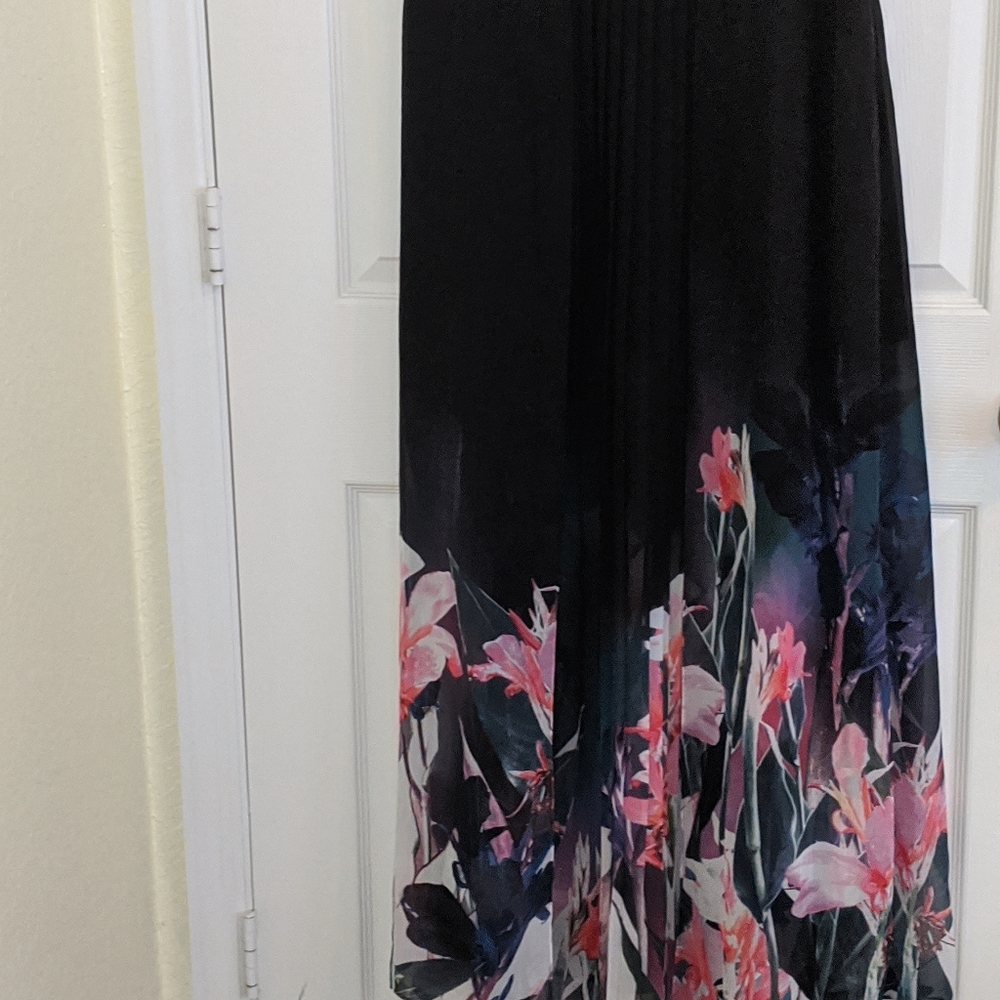 BEBE LONG FLORAL SKIRT